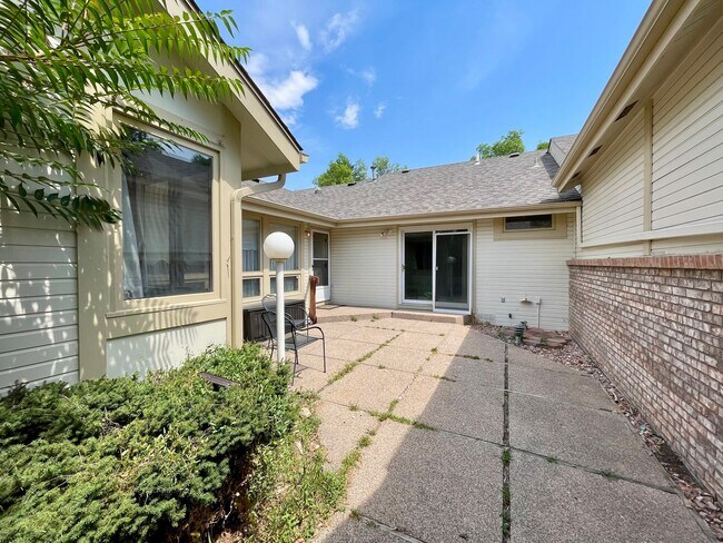 Building Photo - Beautifully Updated 3-Bed, 3-Bath Townhome...