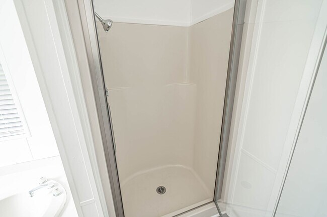 Building Photo - Charming 3-Bedroom Home with Remodeled Kitchen in Castaic!