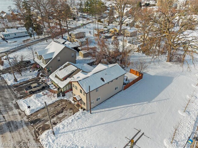 Building Photo - 3020 Grove St