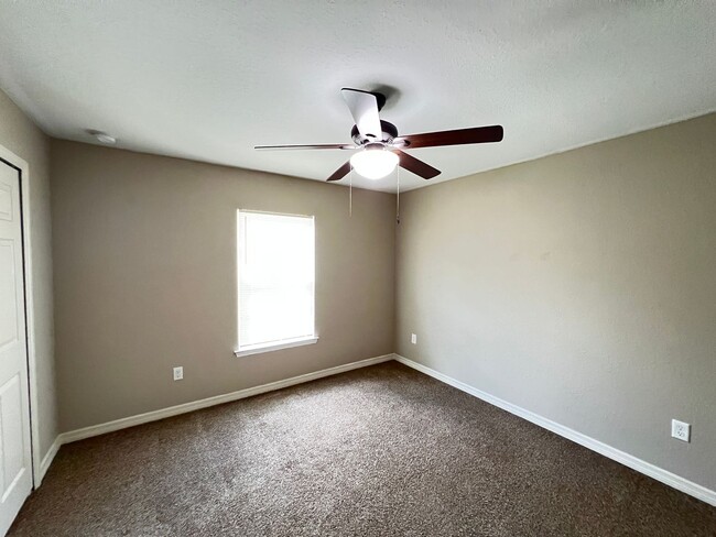 Building Photo - WONDERFUL 3 Bedroom, 2 Bathroom Home in Oc...