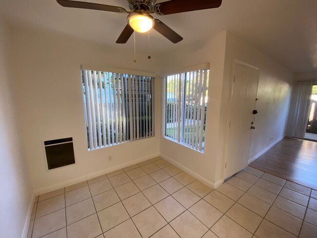 Building Photo - Torrance: 1 Bed 1 Bath Condo - 1 Carport S...