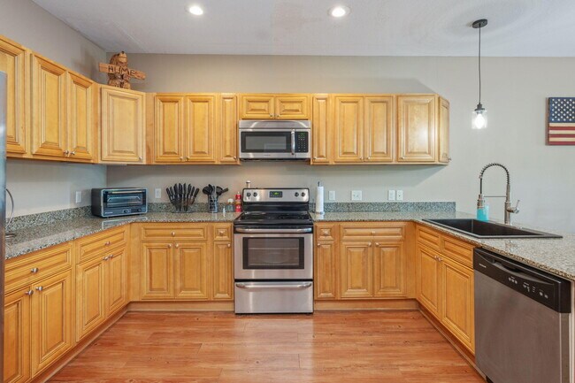 Building Photo - 406 Arbor Lake Dr