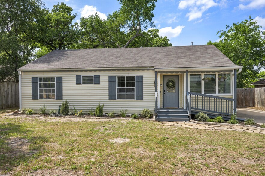 Building Photo - 728 Meadow Ln