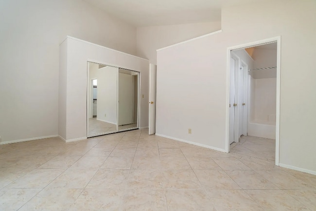 Building Photo - 543 Wisteria Ct