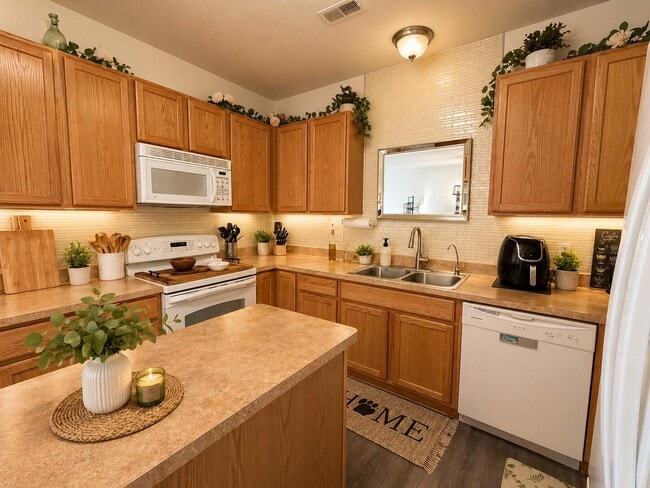 Building Photo - 1346 Hillcrest Dr