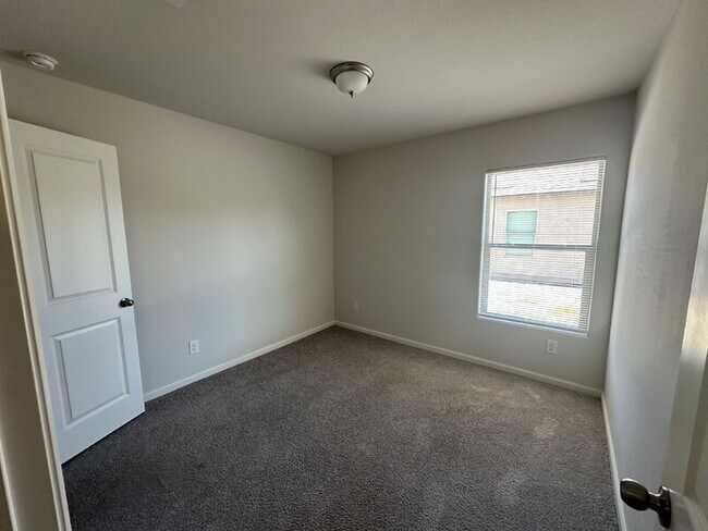 Building Photo - 202 W Bobcat Ct