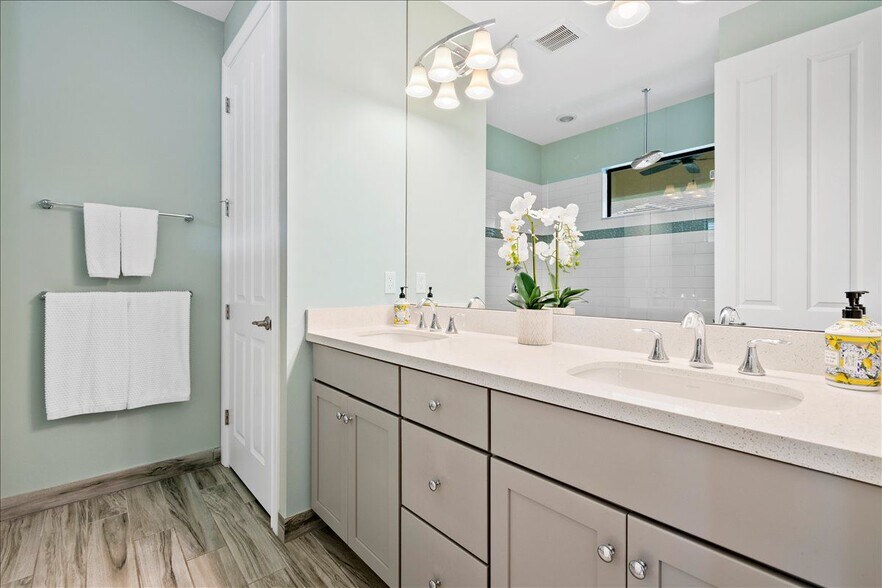 Building Photo - 619 Windward Cir S