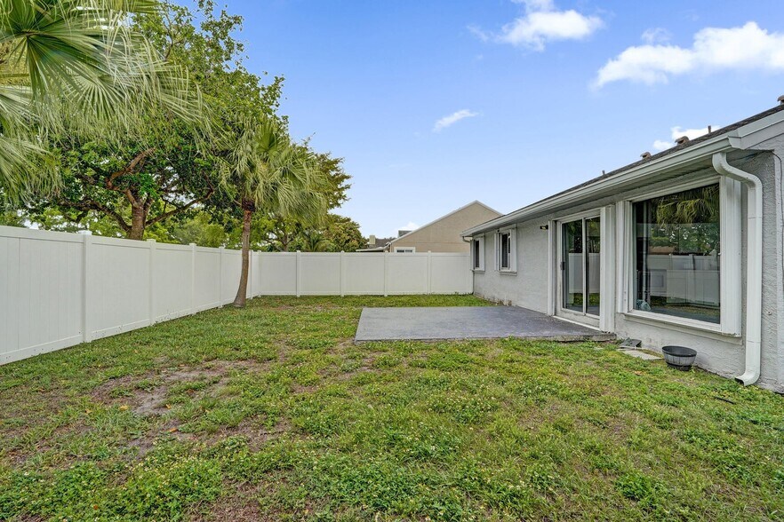 Building Photo - 8467 Dynasty Dr