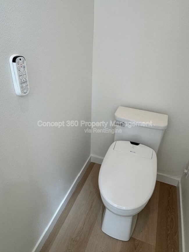 Building Photo - 6168 Briercrest Ave