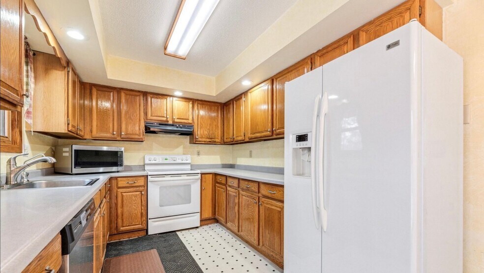 Building Photo - 21923 Fleming Ave