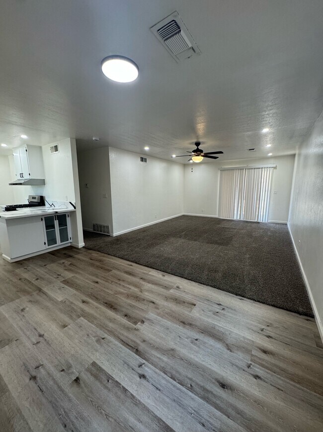 Building Photo - 1104 Lincolnwood Cir