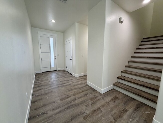 Building Photo - 1204 S Central Ave