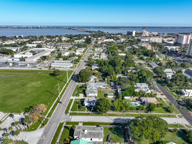 Building Photo - 541 E Fee Ave