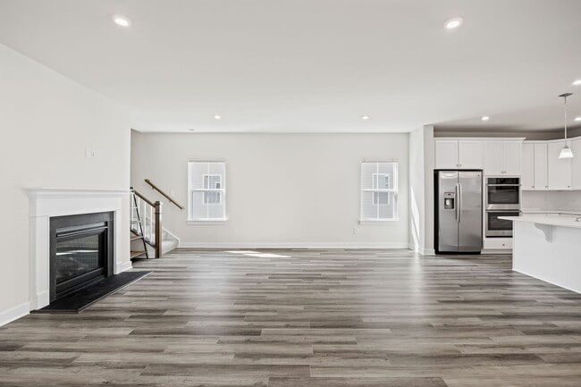 Building Photo - Beautiful 5 Bedroom Home with Attached In-...