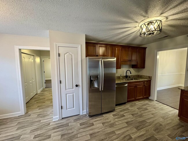 Building Photo - 113 Edgebrook Dr