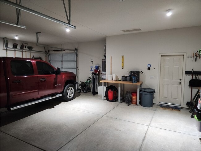 Building Photo - 2842 Fort Silver Dr