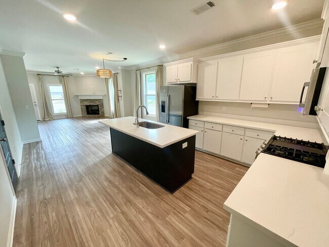 Building Photo - Beautiful 3/2 + office home for rent next to Brandon High School!