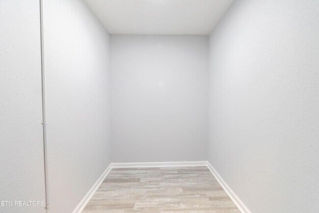 Building Photo - 770 Mahoney Rd