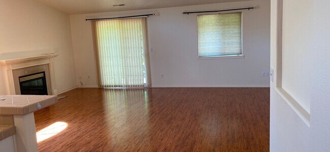 Building Photo - Unique 4 Bedroom Home- Minutes to Vancouve...