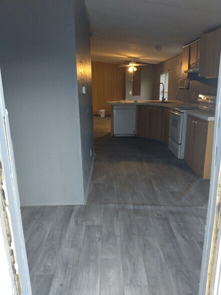 Building Photo - 15474 Mapletree Dr