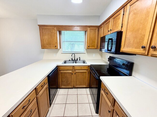 Building Photo - 3447 Pewitt Dr