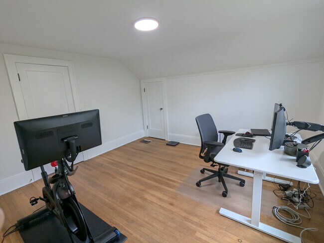 Building Photo - 1974 SE 24th Ave