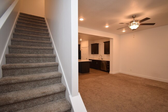 Building Photo - Beautiful 4 Bed Eagle Mountain Home, Near Parks & Paths!!