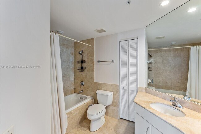 Building Photo - 801 Brickell Key Blvd