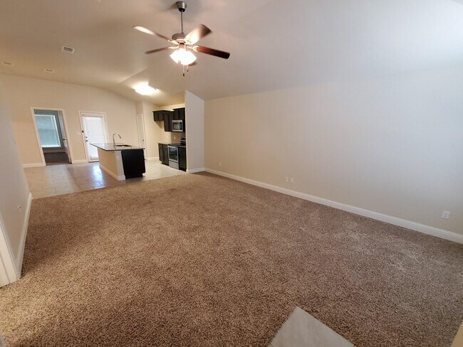 Building Photo - 710 E 94th St