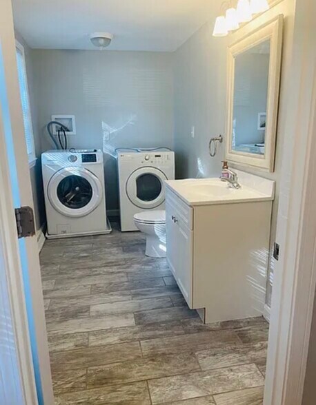 Building Photo - 10 Bradford St