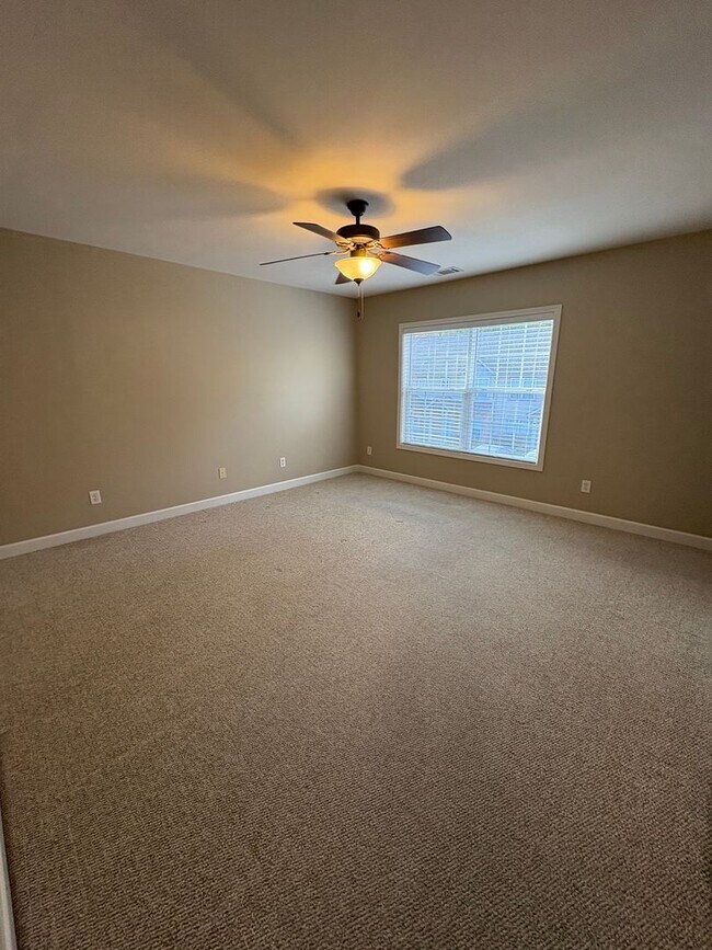 Building Photo - Cute 2 Bedroom Townhouse Near Furman and Cherrydale!! Ready for Immediate Move In!!!!