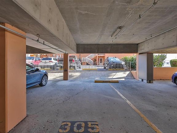 Building Photo - 7430 Sunshine Skyway Ln S
