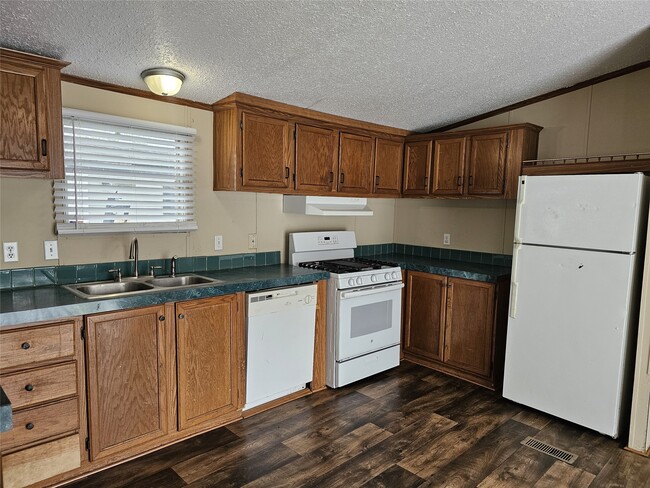 Building Photo - 827 Gregs Way