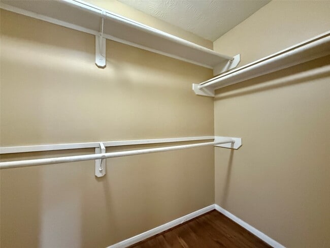 Building Photo - 11115 Creekline Green Ct