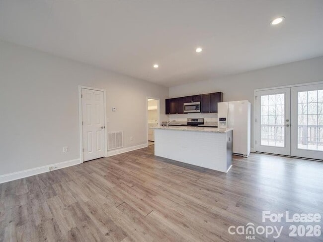 Building Photo - 824 Woodrun Dr