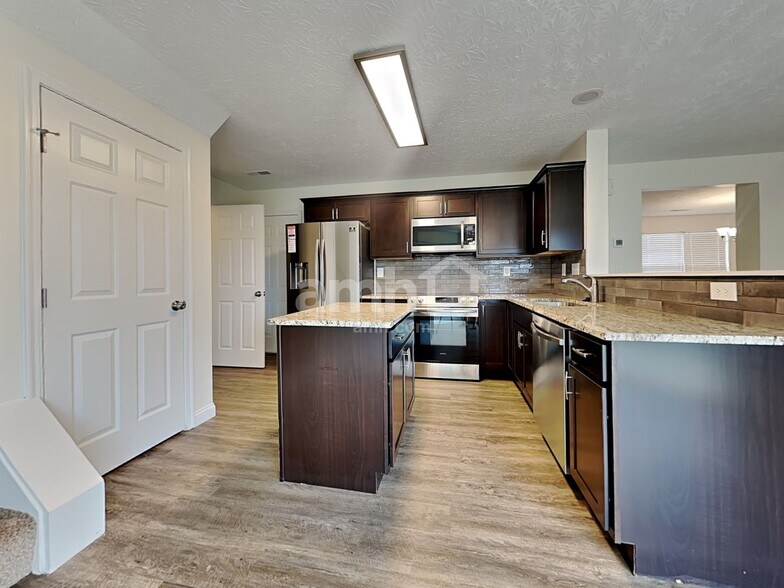 Building Photo - 3202 Meadoway Ct