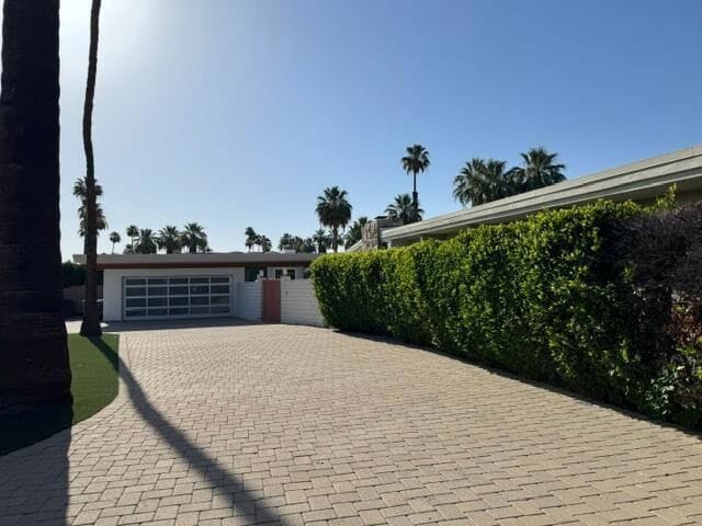 Building Photo - 71279 Country Club Dr