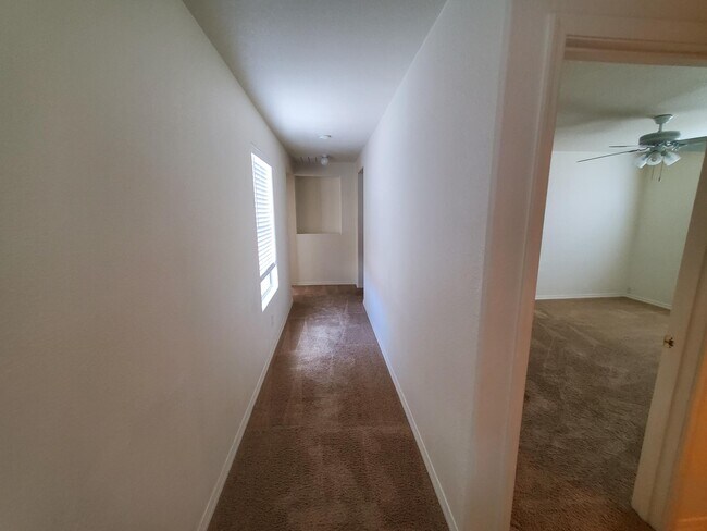 Building Photo - 4211 E Wading Pond Dr