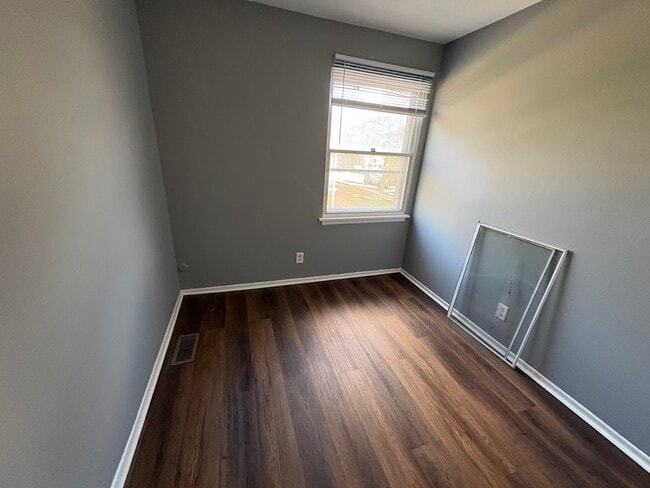 Building Photo - 4W S Fernwood Dr