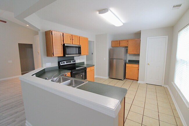 Building Photo - Updated 3-Bedroom Home in Silverstone Neighborhood – Move-In Ready!