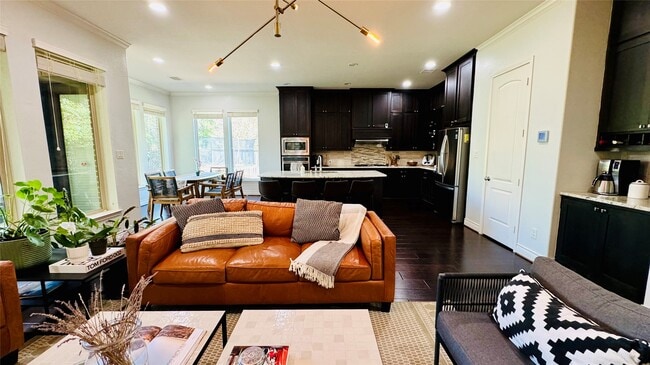 Building Photo - 27 Jonquil Pl