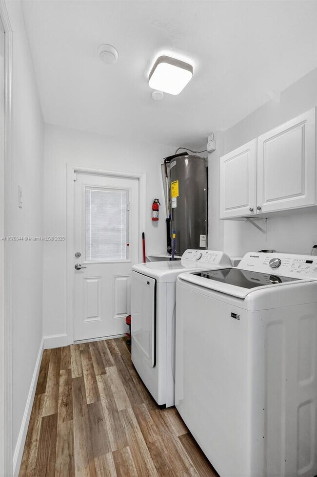 Building Photo - 606 N 28th Ave