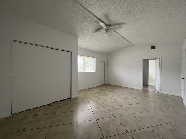 Building Photo - 3620 NW 35th Ave
