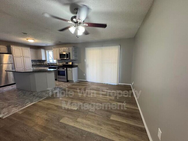 Building Photo - 513 Coachway Ln