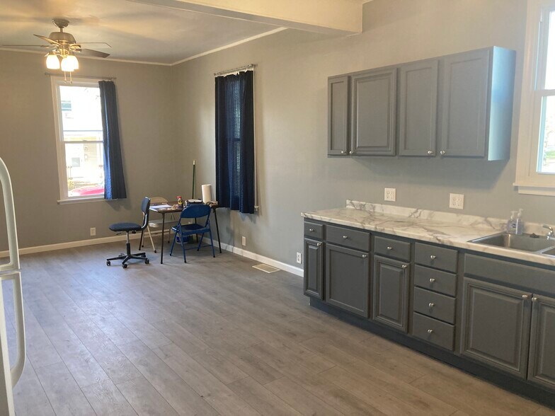 Building Photo - 8 N Indiana Ave