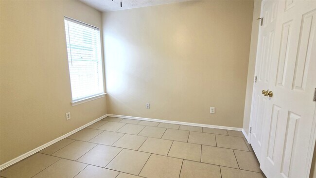 Building Photo - 5922 Whitwell Dr