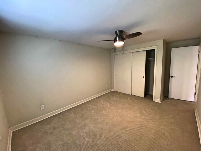 Building Photo - 7446 S Hudson Way