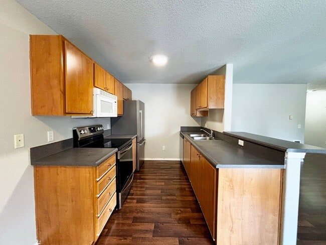 Building Photo - Modern Condo in Gresham near Glendoveer!