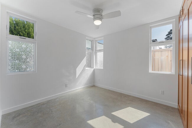 Building Photo - 1765 N Crescent Heights Blvd