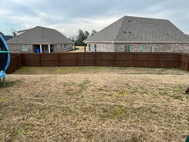 Building Photo - Available July 1, 2026!